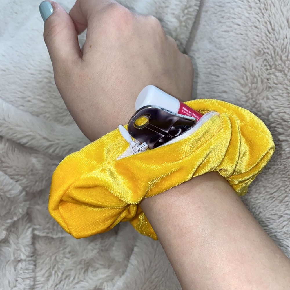 Zipper scrunchie